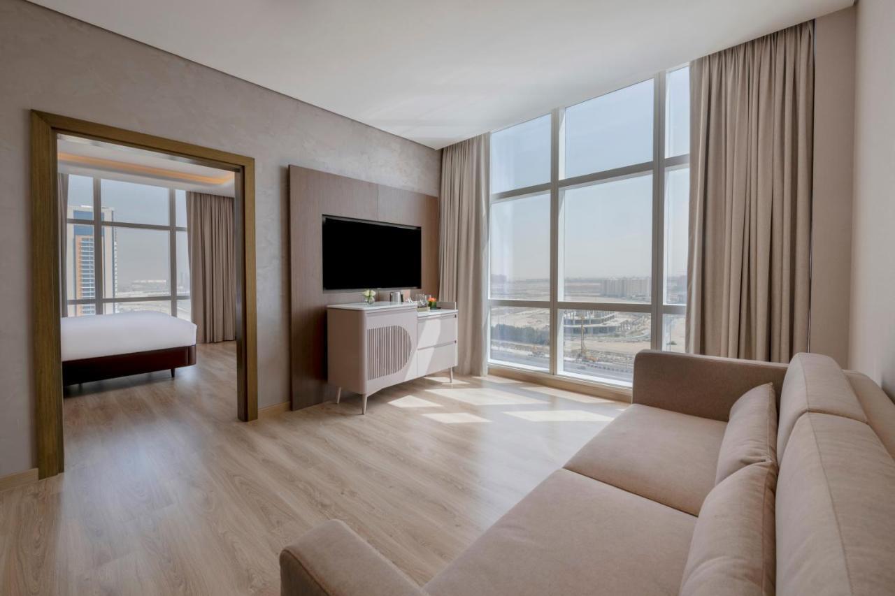 Deluxe King Suite Panoramic City View Shuttle to the Beach Mall & Metro Station