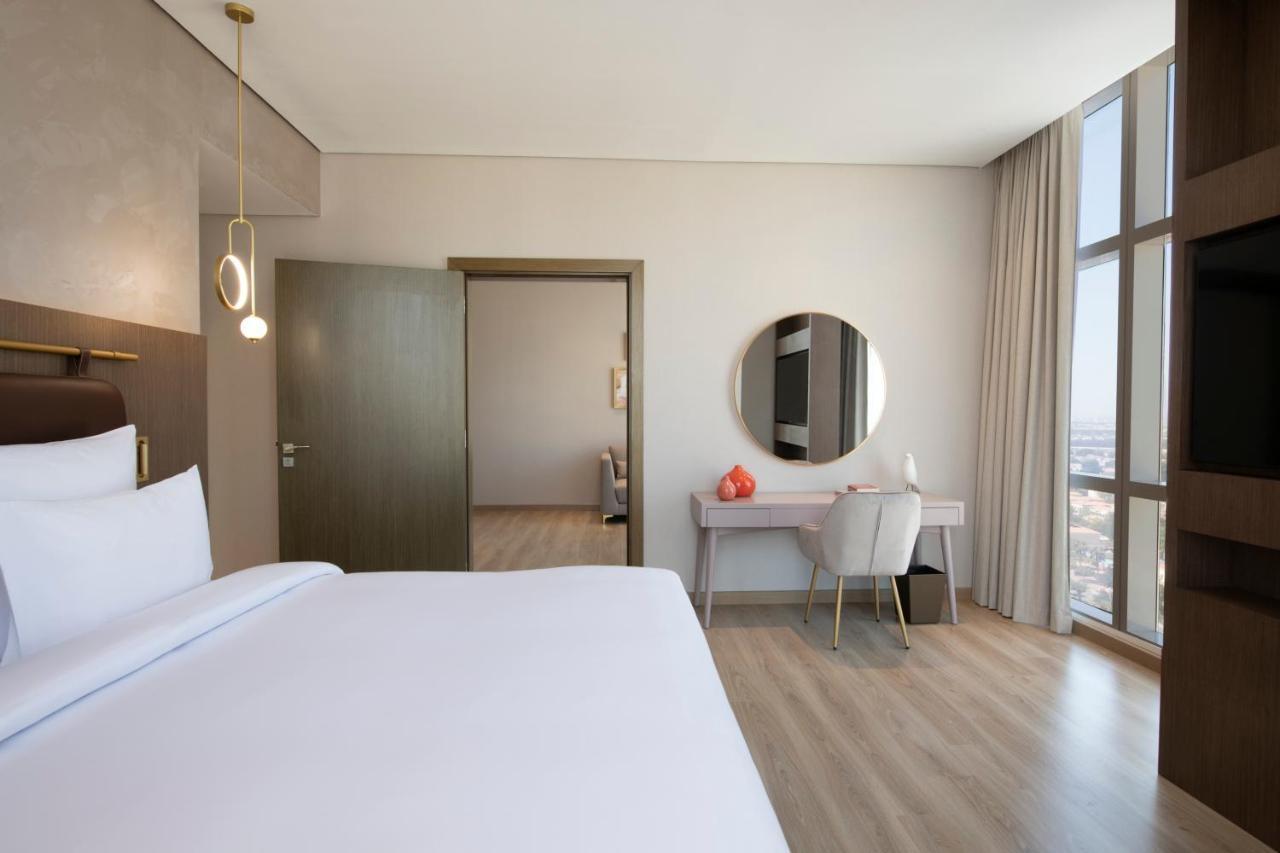 Superior King Suite City View Shuttle to the Beach Mall & Metro Station