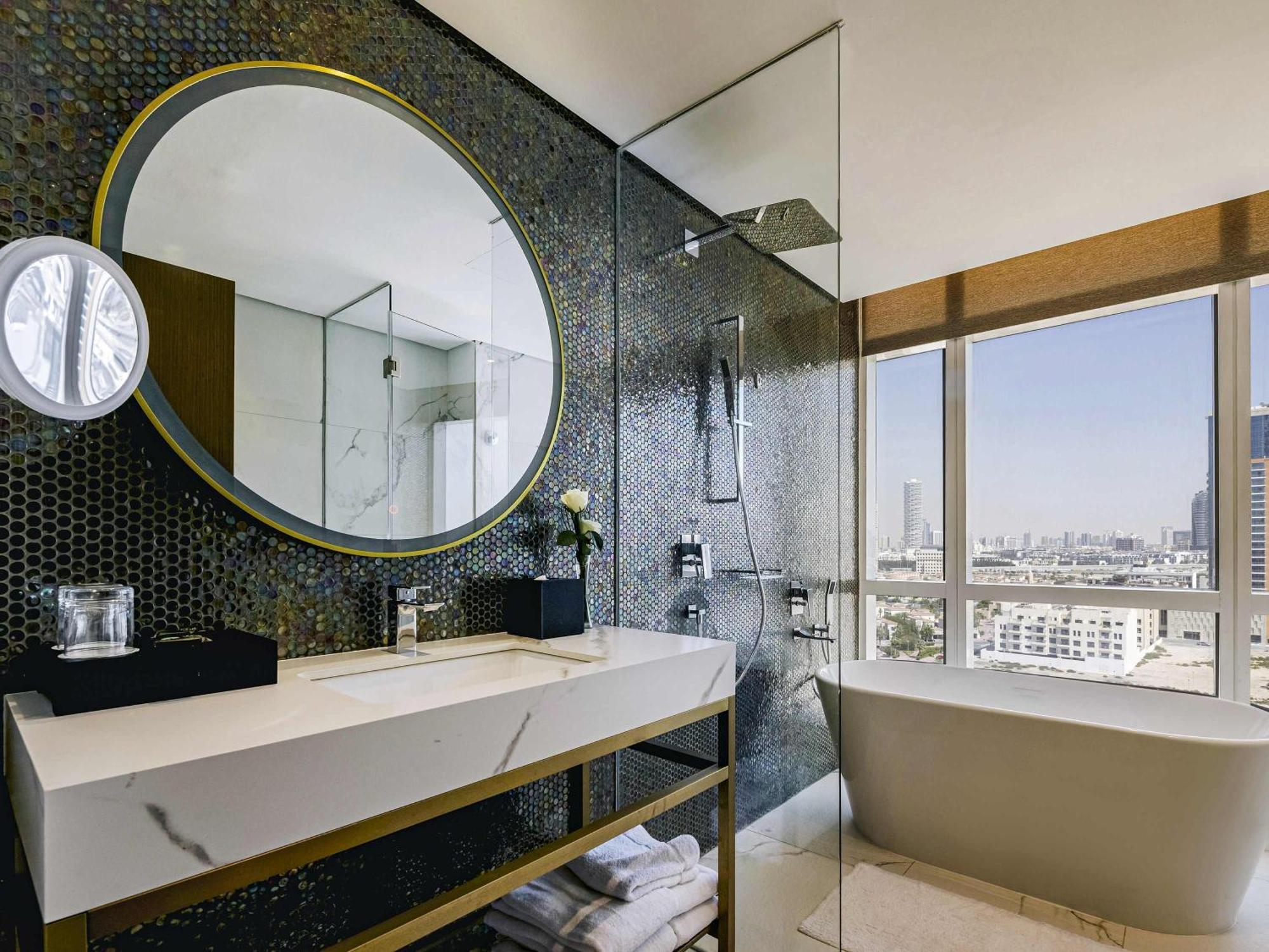 Superior King Suite City View Shuttle to the Beach Mall & Metro Station